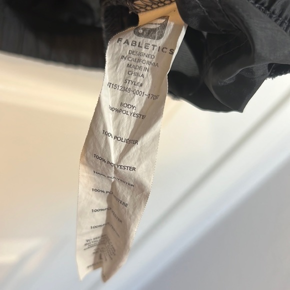 Fabletics Womens Black Hooded Short Sleeve Windbreaker Size Large - Picture 10 of 17